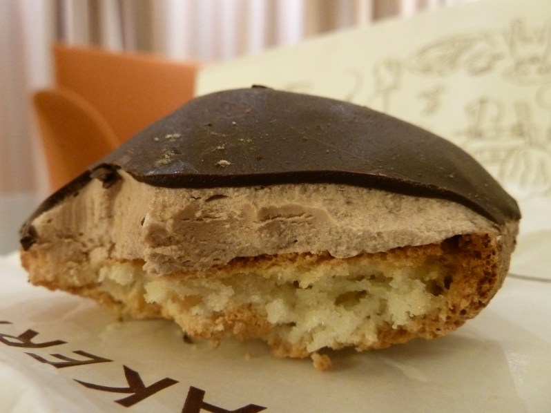 Inside the biskvi...