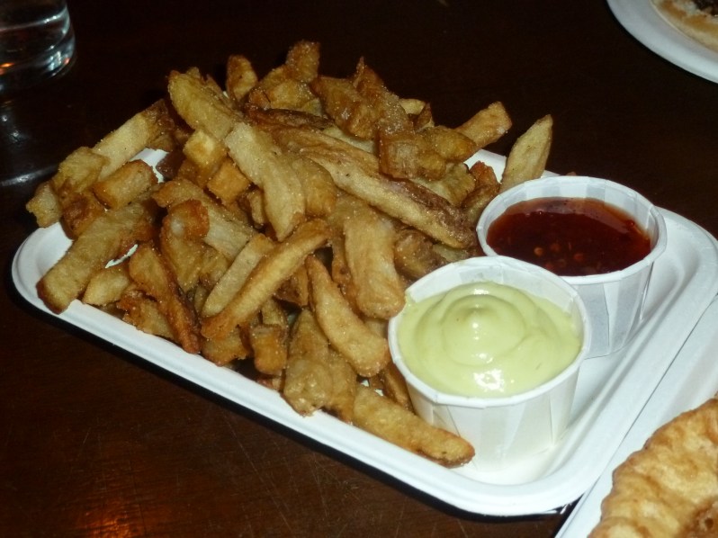 Chips with sweet chilli and wasabi mayonnaise